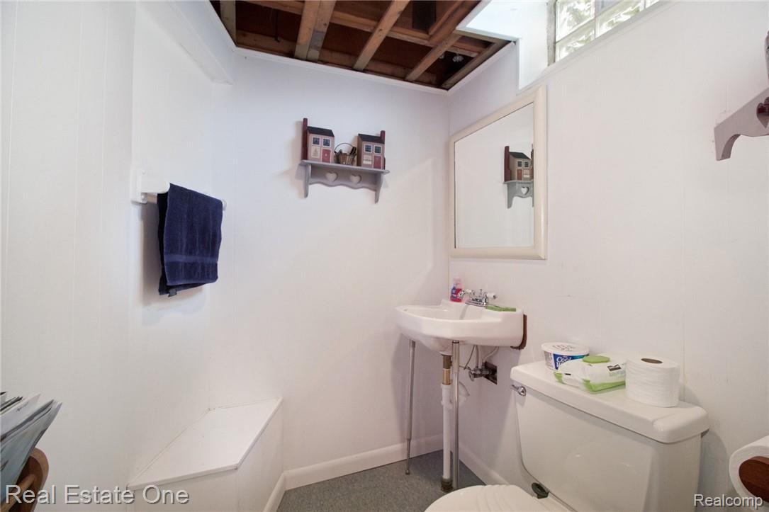 18475 Stephens Road Eastpointe, MI 48021 - Photo 15 of 24 15 Basement Bath.jpg