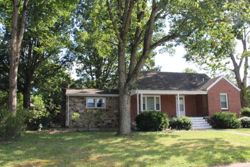 1103 Victory Road Southeast Roanoke, VA 24014 - Photo 1 of 49 2-IMG_6287