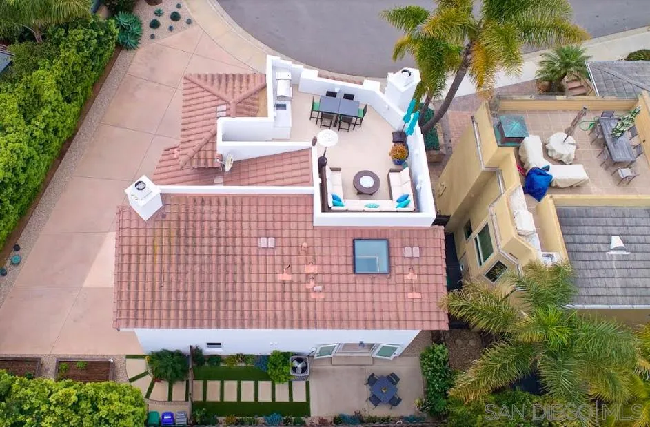 6512 Surfside Lane Carlsbad, CA 92011 - Photo 3 of 26