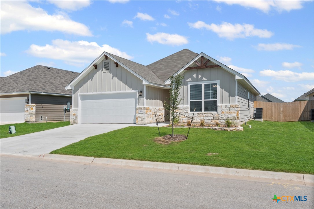 7906 Timber Holw Lane Temple, TX 76502 - Photo 3 of 29 a front view of a house with a garden
