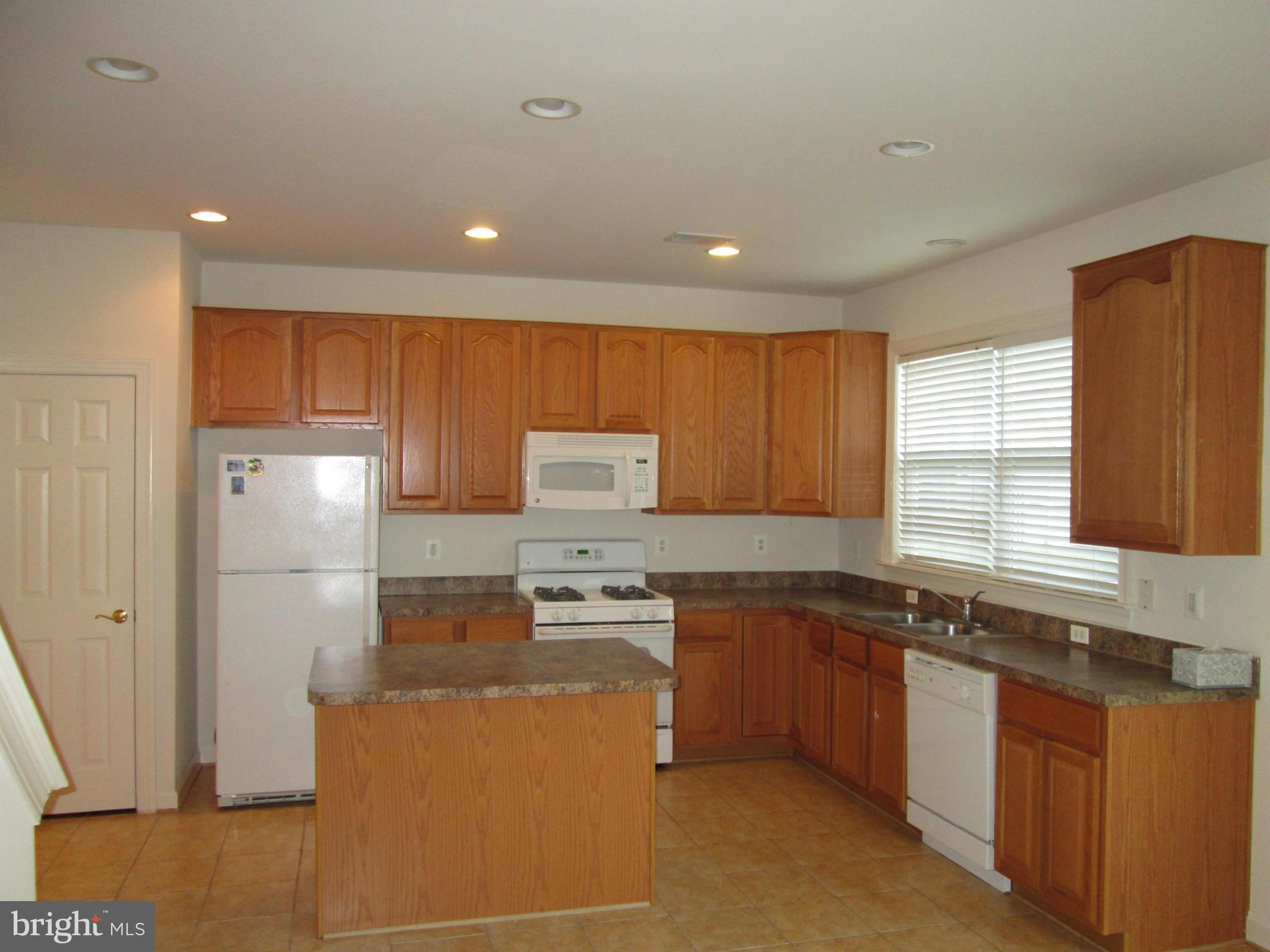 8103 Hard Shale Road Manassas, VA 20111 - Photo 10 of 29 Kitchen