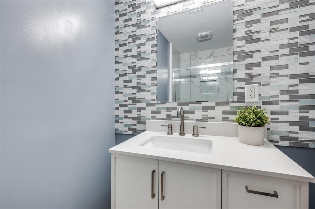 718 Glen Rhea Drive Lake Dallas, TX 75065 - Photo 18 of 23 a bathroom with a sink and a mirror