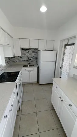 $1,700 | 2800 Northeast 203rd Street, Unit 17, Aventura, FL 33180