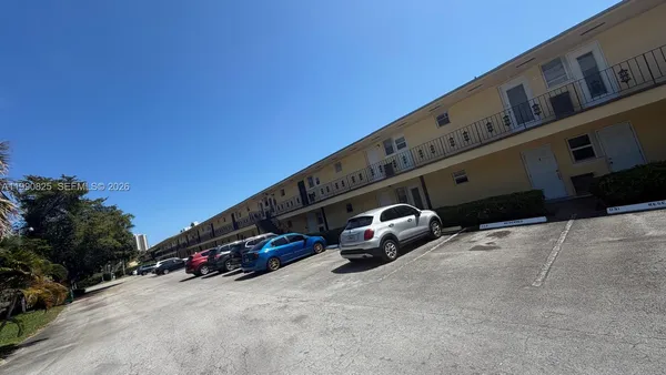 $1,700 | 2800 Northeast 203rd Street, Unit 17, Aventura, FL 33180