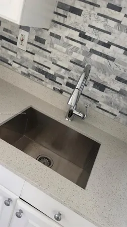 $1,700 | 2800 Northeast 203rd Street, Unit 17, Aventura, FL 33180