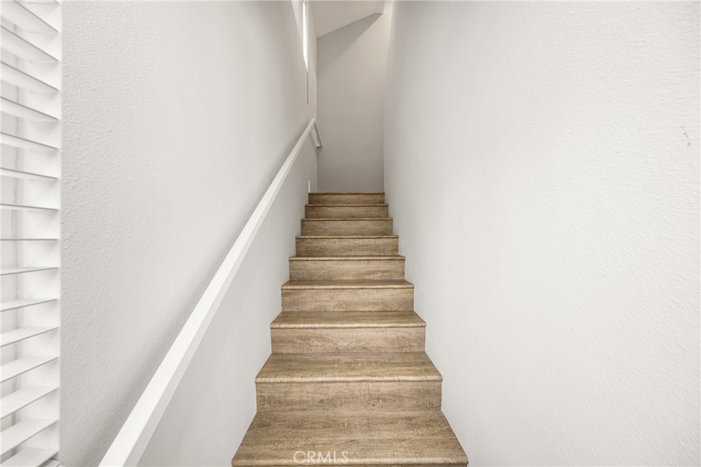 418 East Olive Avenue, Unit B Monrovia, CA 91016 - Photo 16 of 40 a view of entryway