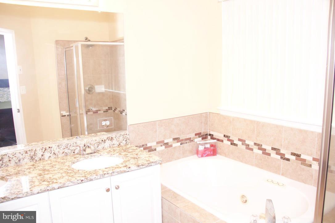 13031 Middlebrook Road Germantown, MD 20874 - Photo 4 of 24 Bath (Master)