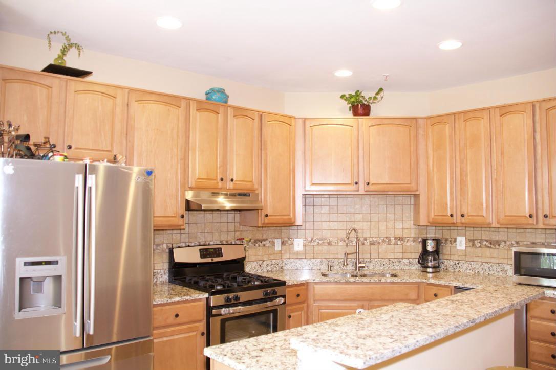 13031 Middlebrook Road Germantown, MD 20874 - Photo 7 of 24 Kitchen
