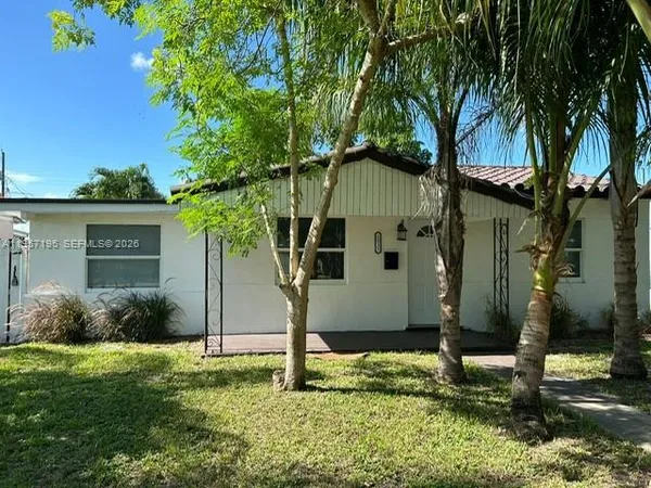 a view of a back yard