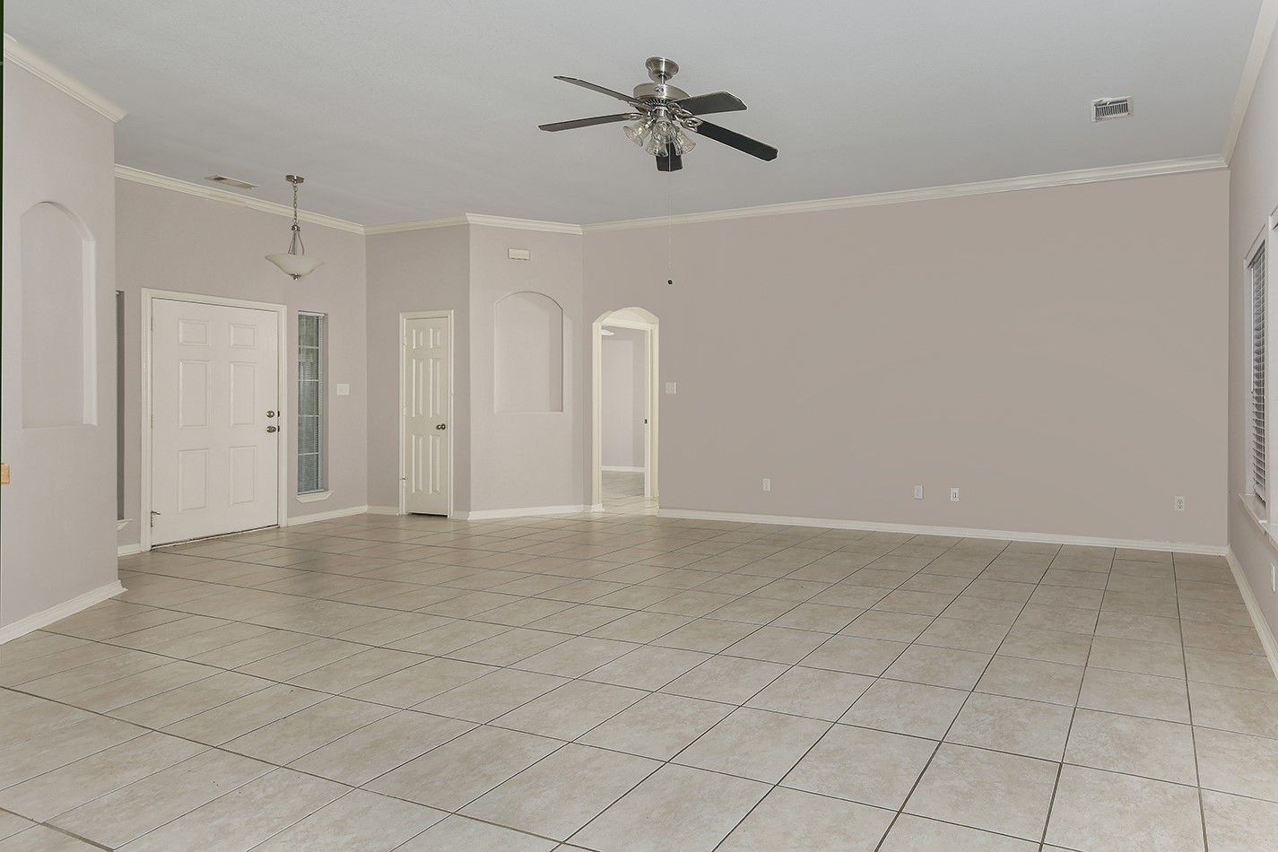 12121 North Ridgeway Willis, TX 77318 - Photo 5 of 47