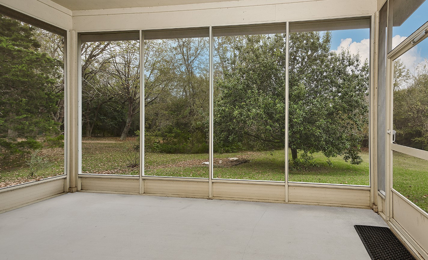 12121 North Ridgeway Willis, TX 77318 - Photo 9 of 47