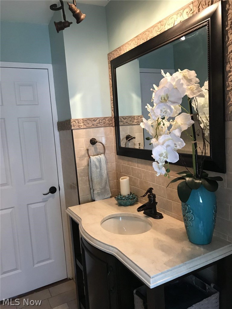 5663 Wellington Road Cleveland, OH 44124 - Photo 10 of 16 Gallery Image 10