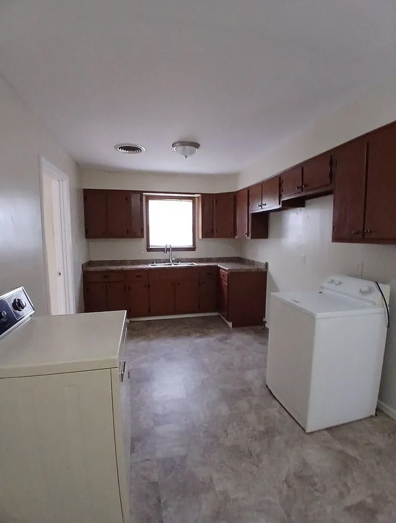 4005 Sewanee Road Memphis, TN 38109 - Photo 3 of 8 a room with furniture and a flat screen tv