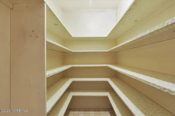 a view of entryway with a bathtub