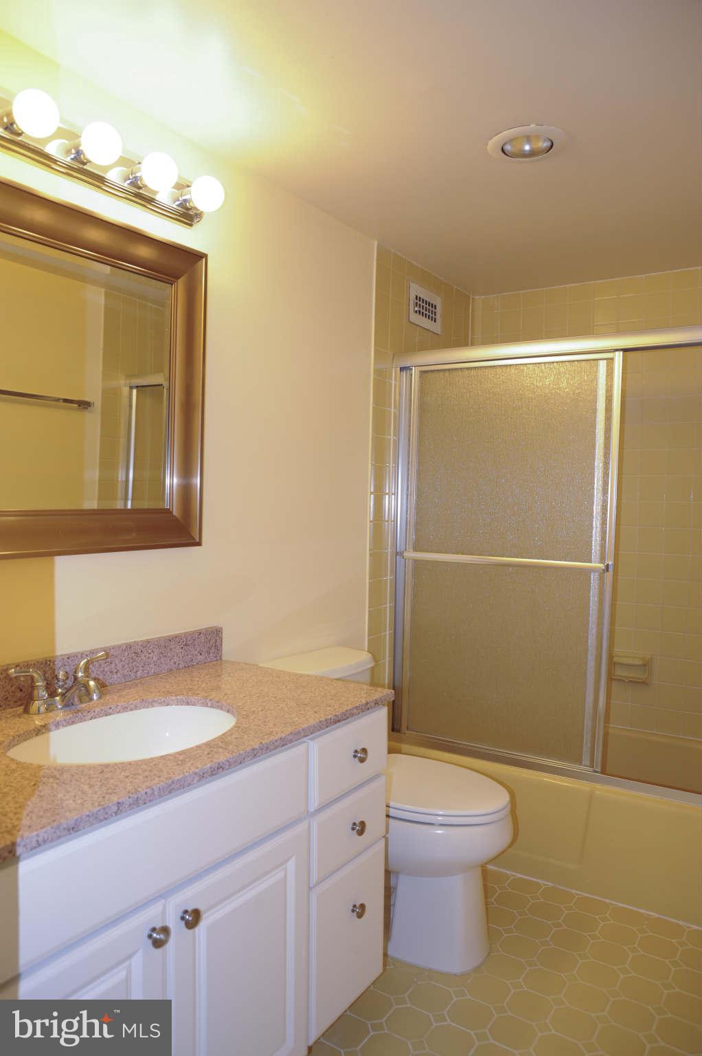 5225 Pooks Hill Road, Unit 1322N Bethesda, MD 20814 - Photo 12 of 21 Bath