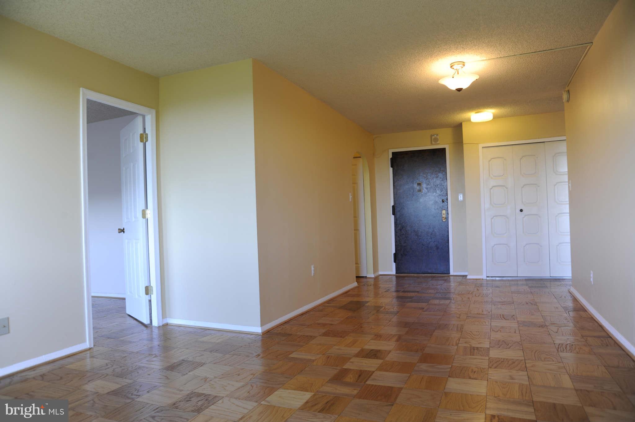 5225 Pooks Hill Road, Unit 1322N Bethesda, MD 20814 - Photo 4 of 21 Living Room