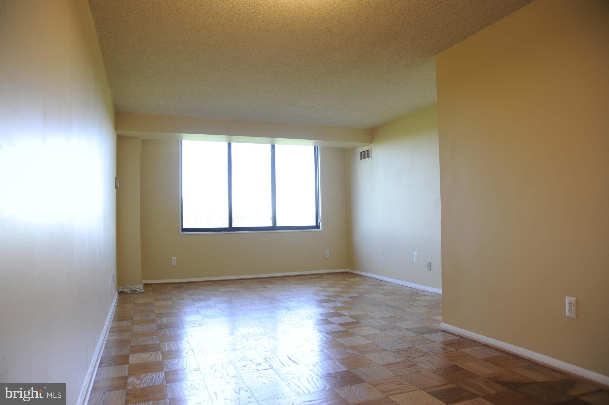 5225 Pooks Hill Road, Unit 1322N Bethesda, MD 20814 - Photo 5 of 21 Living Room
