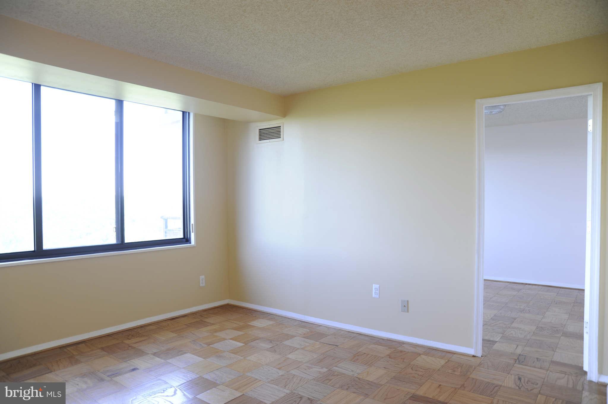 5225 Pooks Hill Road, Unit 1322N Bethesda, MD 20814 - Photo 6 of 21 Living Room