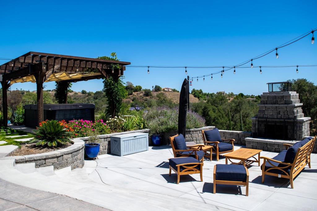 2521 Ralls Street Fallbrook, CA 92028 - Photo 8 of 43 Backyard