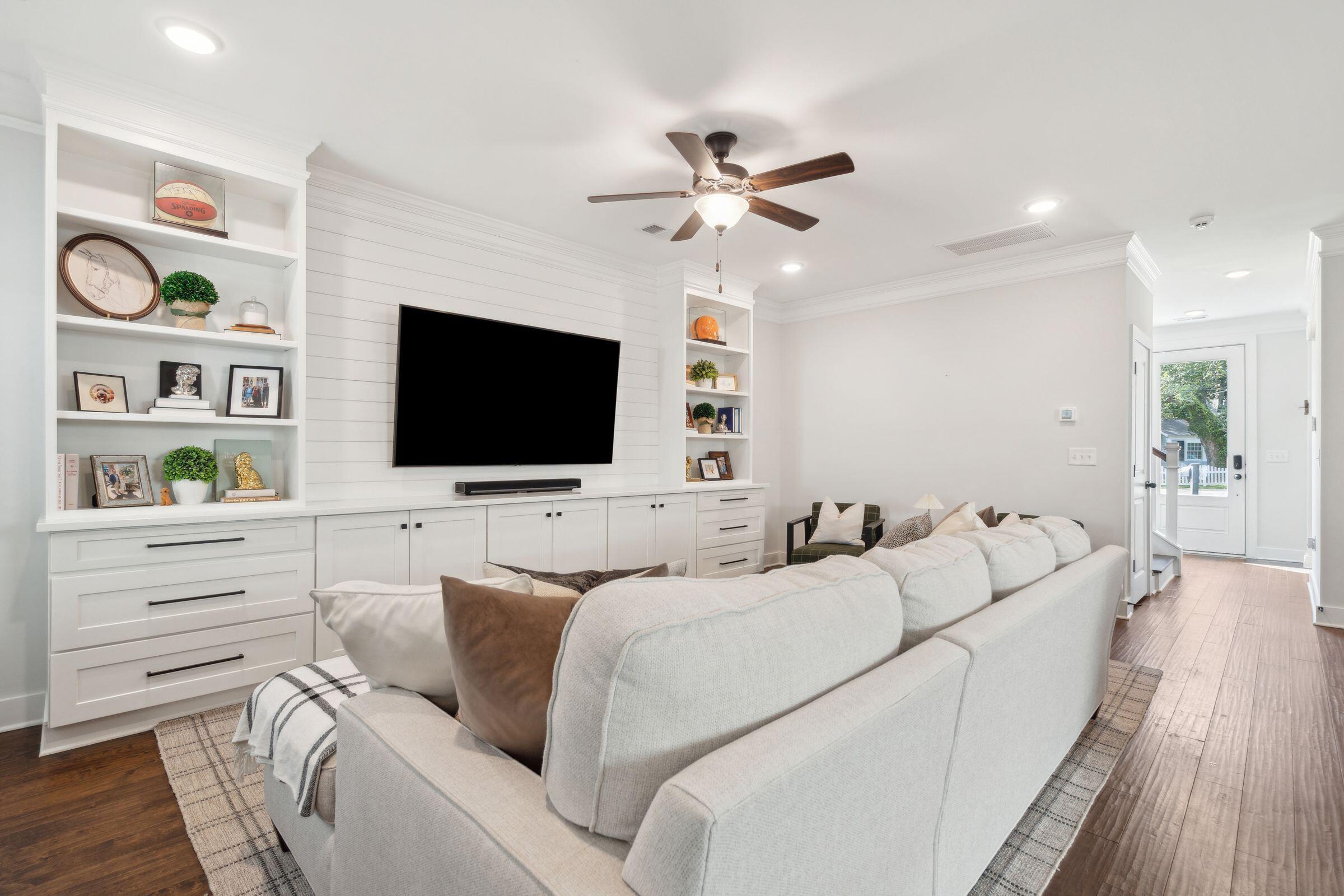 431 Magnolia Road Charleston, SC 29407 - Photo 19 of 61 Living Room