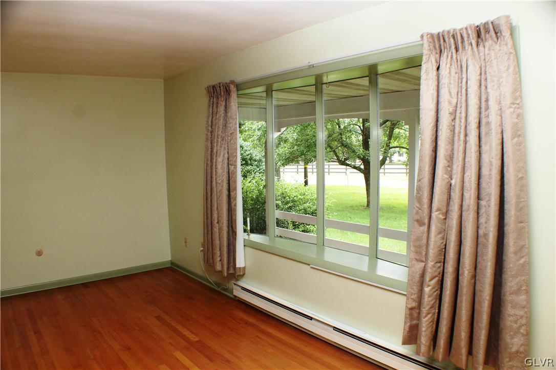 334 Mill Road Lehighton, PA 18235 - Photo 8 of 29 Front bay/picture window