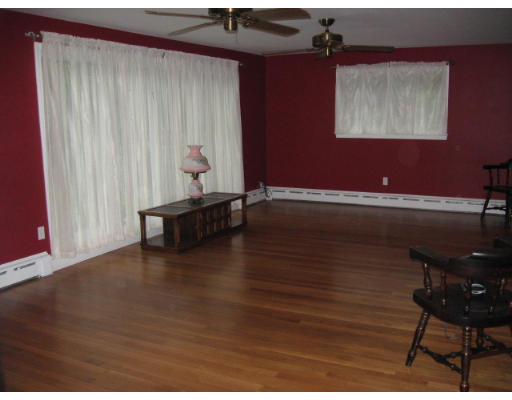 818 Nashua Road Dracut, MA 01826 - Photo 8 of 25 Gallery Image 8