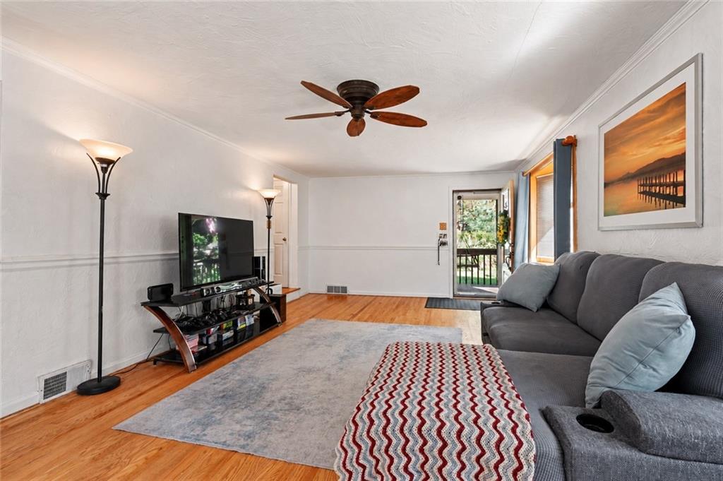 322 East Bruceton Road Pittsburgh, PA 15236 - Photo 4 of 29 Gallery Image 4