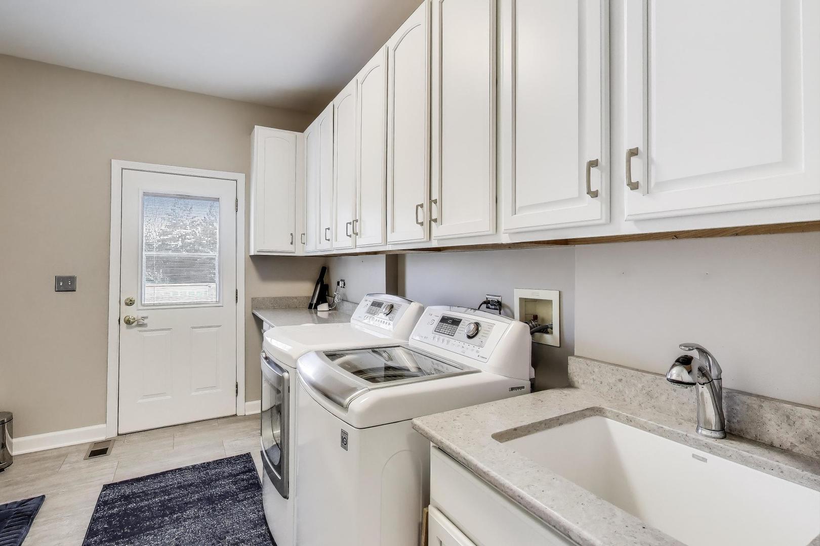 2502 Hidden Trail Spring Grove, IL 60081 - Photo 25 of 51 a view of cabinets and sink