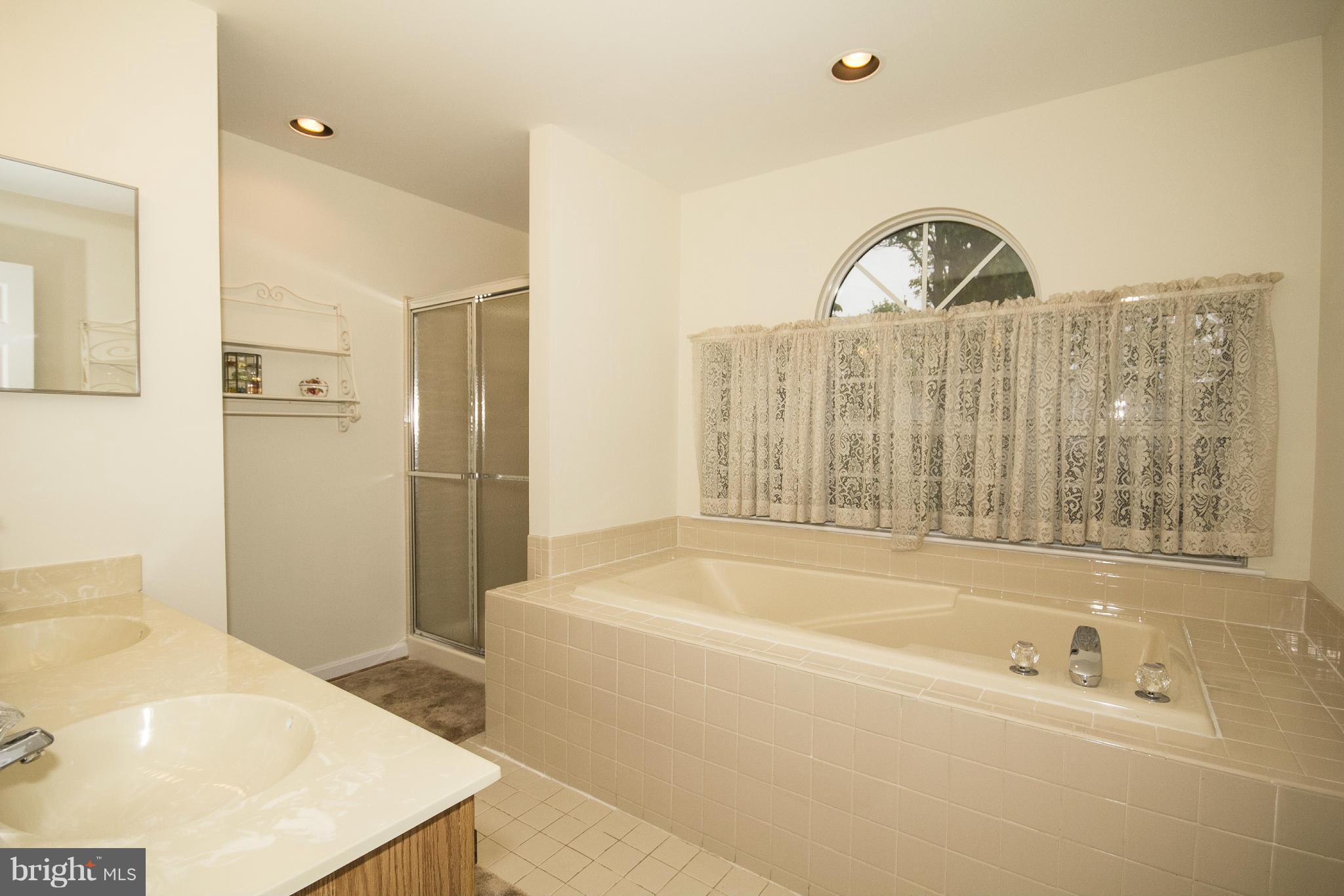 4309 Mispillion Road Baltimore, MD 21236 - Photo 14 of 29 a bathroom with a bathtub and a sink