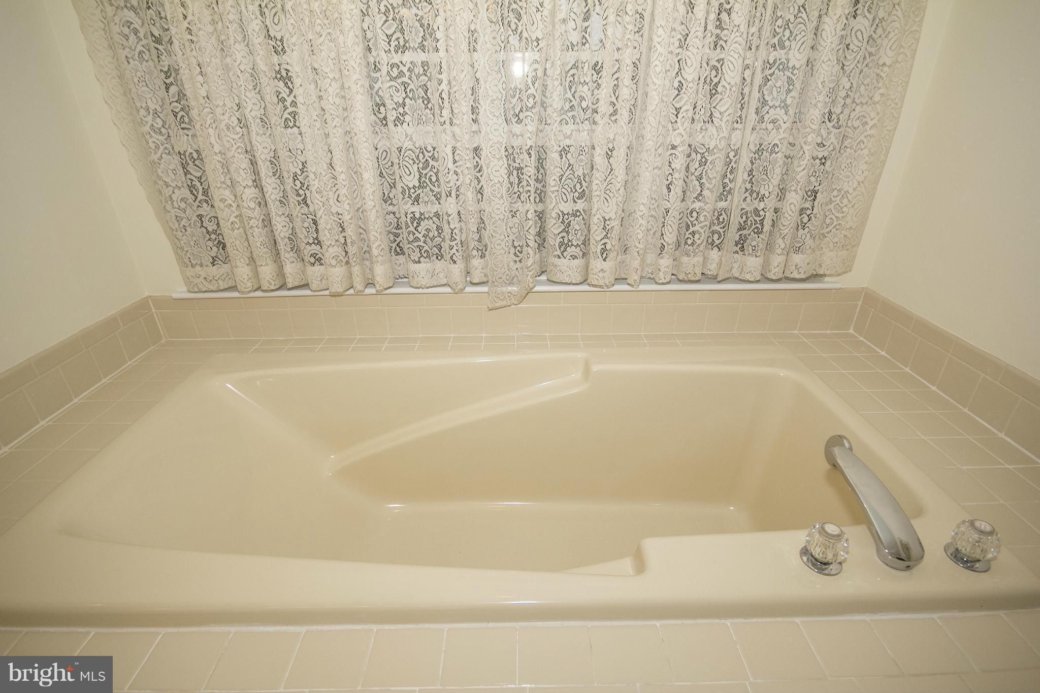 4309 Mispillion Road Baltimore, MD 21236 - Photo 16 of 29 a bathroom with bathtub