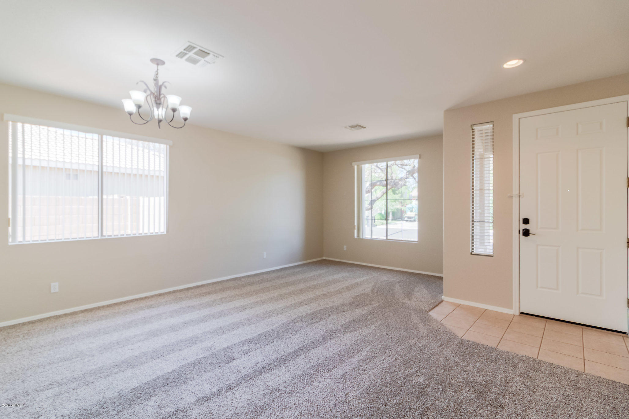4170 South Splendor Place Gilbert, AZ 85297 - Photo 10 of 47 028-4170SSplendorCt-Gilbert-AZ-85297-sma