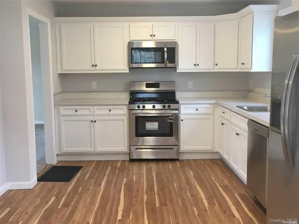 $4,700 | 8 Melville Road, Huntington Station, NY 11746
