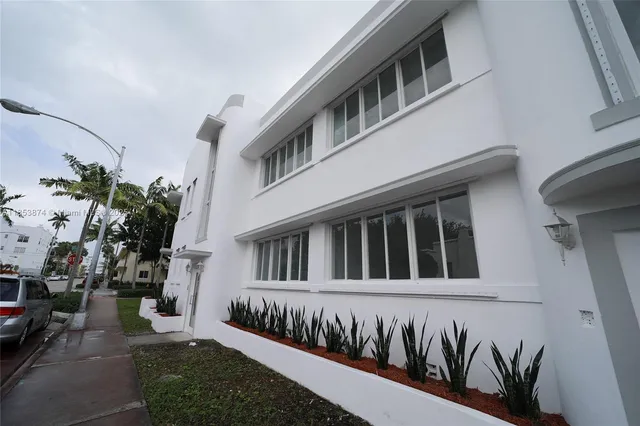 $1,875 | 810 7th Street, Unit 208, Miami Beach, FL 33139