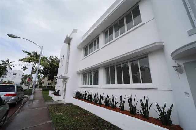 $1,875 | 810 7th Street, Unit 208, Miami Beach, FL 33139