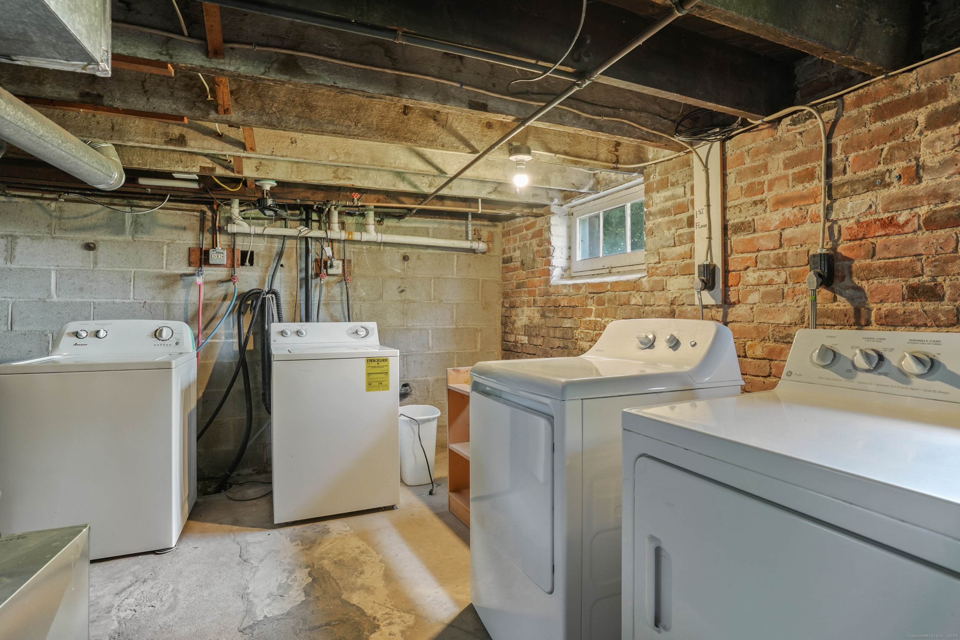 221 Hunyadi Avenue Fairfield, CT 06824 - Photo 34 of 39 a utility room with dryer and washer