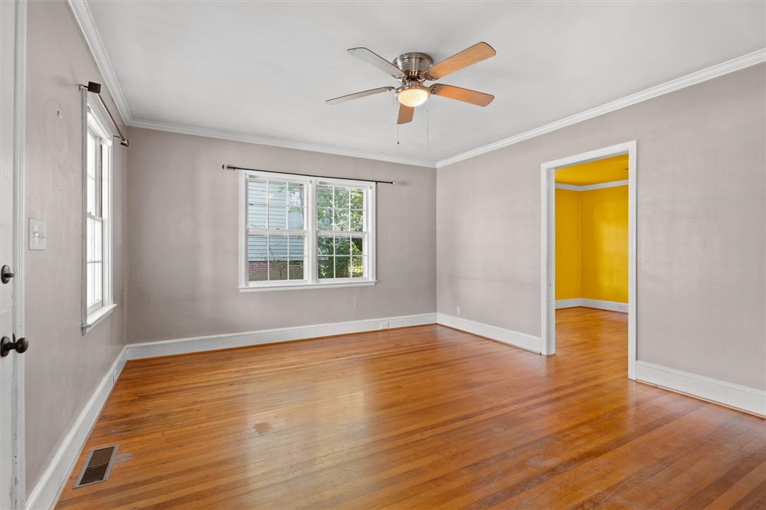 309 Whitehall Road Anderson, SC 29625 - Photo 6 of 29 Living Room