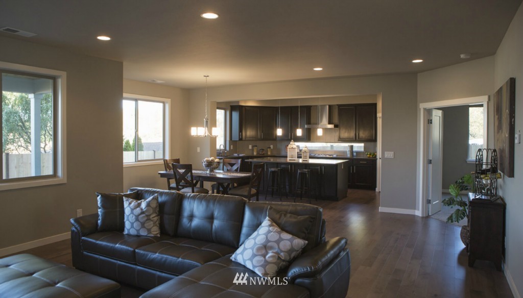 716 South 23rd Street Renton, WA 98055 - Photo 5 of 17