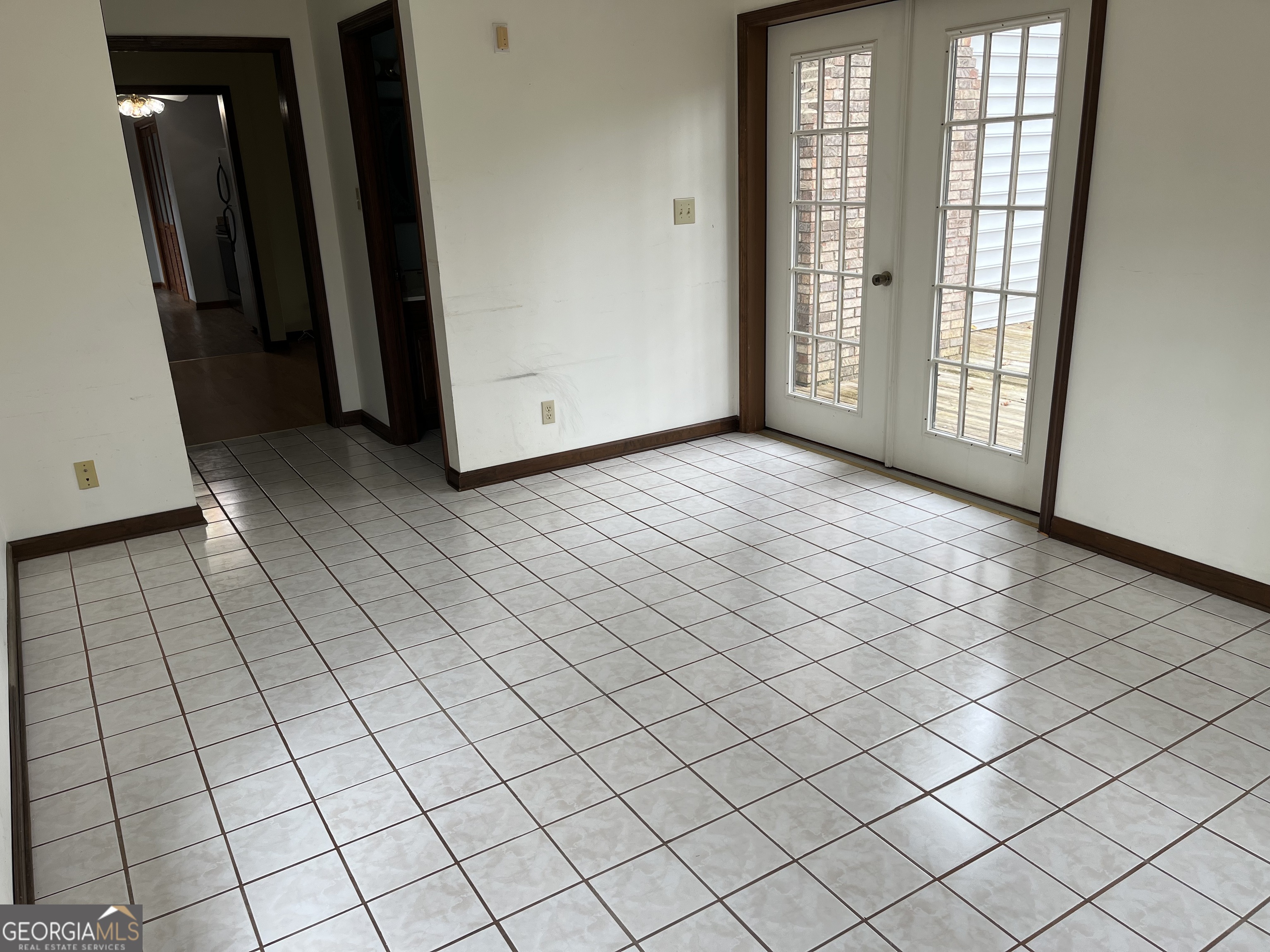 475 Davis Road Southwest Cave Spring, GA 30124 - Photo 21 of 27 an empty room with windows