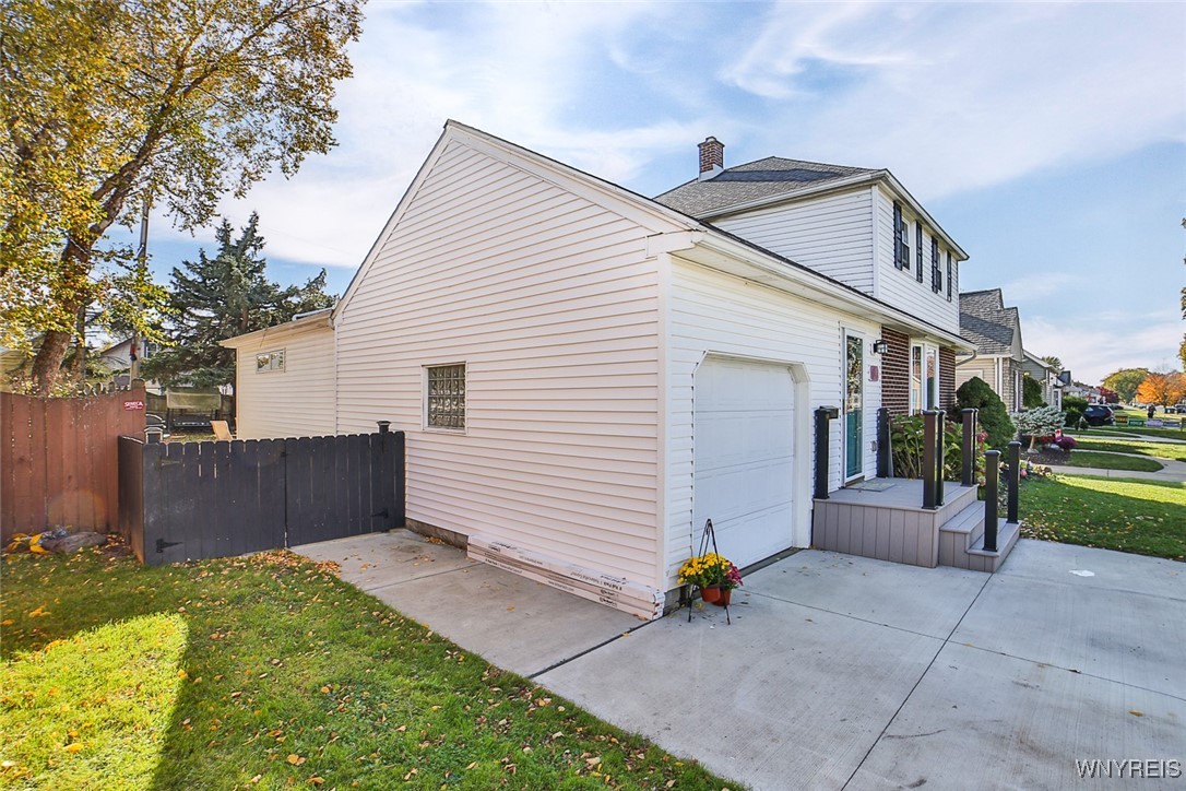 355 Okell Street Buffalo, NY 14220 - Photo 43 of 46 Left side view of the home.