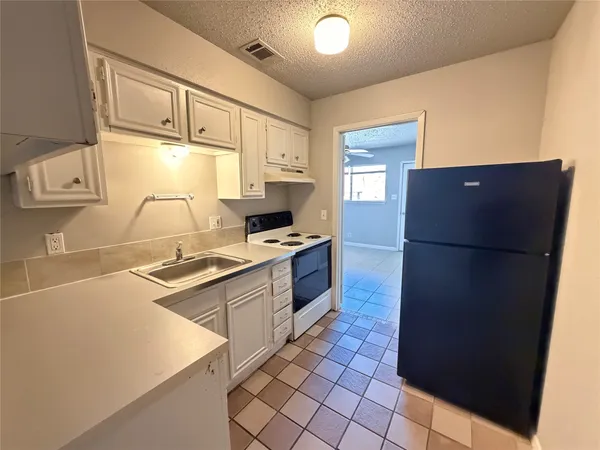 $1,100 | 4303 Duval Street, Unit 204, Austin, TX 78751