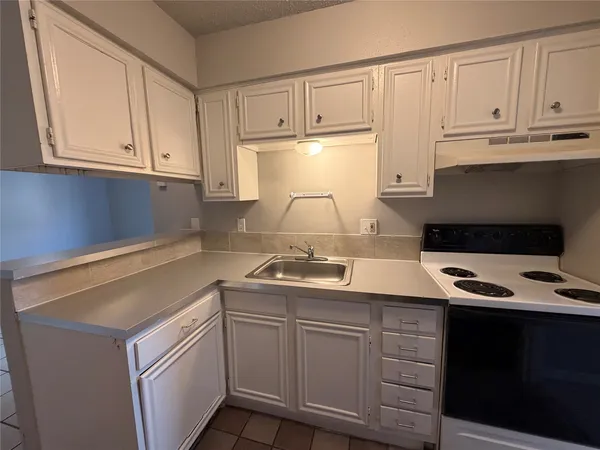$1,100 | 4303 Duval Street, Unit 204, Austin, TX 78751