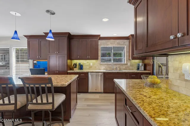 $1,275,000 | 260 Greenmeadow Drive, Thousand Oaks, CA 91320