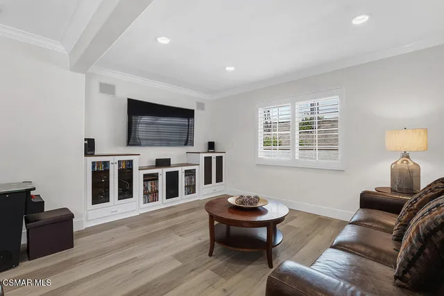 $1,275,000 | 260 Greenmeadow Drive, Thousand Oaks, CA 91320