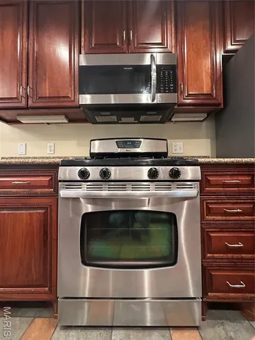 $399,000 | 407 Ahr Strom Drive, Owensville, MO 65066