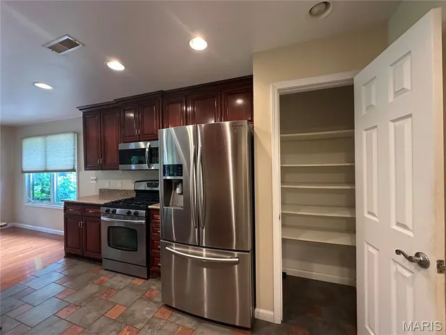 $399,000 | 407 Ahr Strom Drive, Owensville, MO 65066