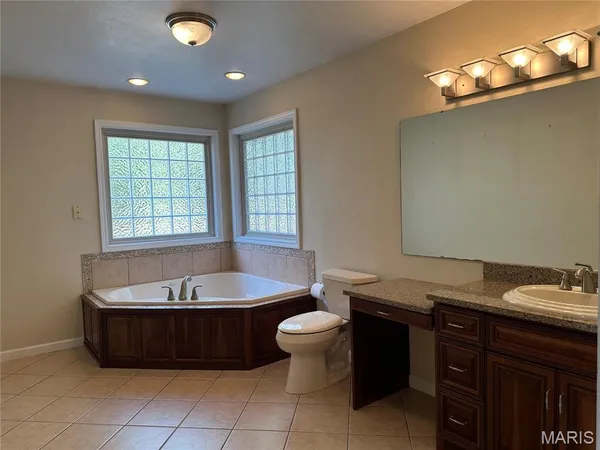 $389,000 | 407 Ahr Strom Drive, Owensville, MO 65066