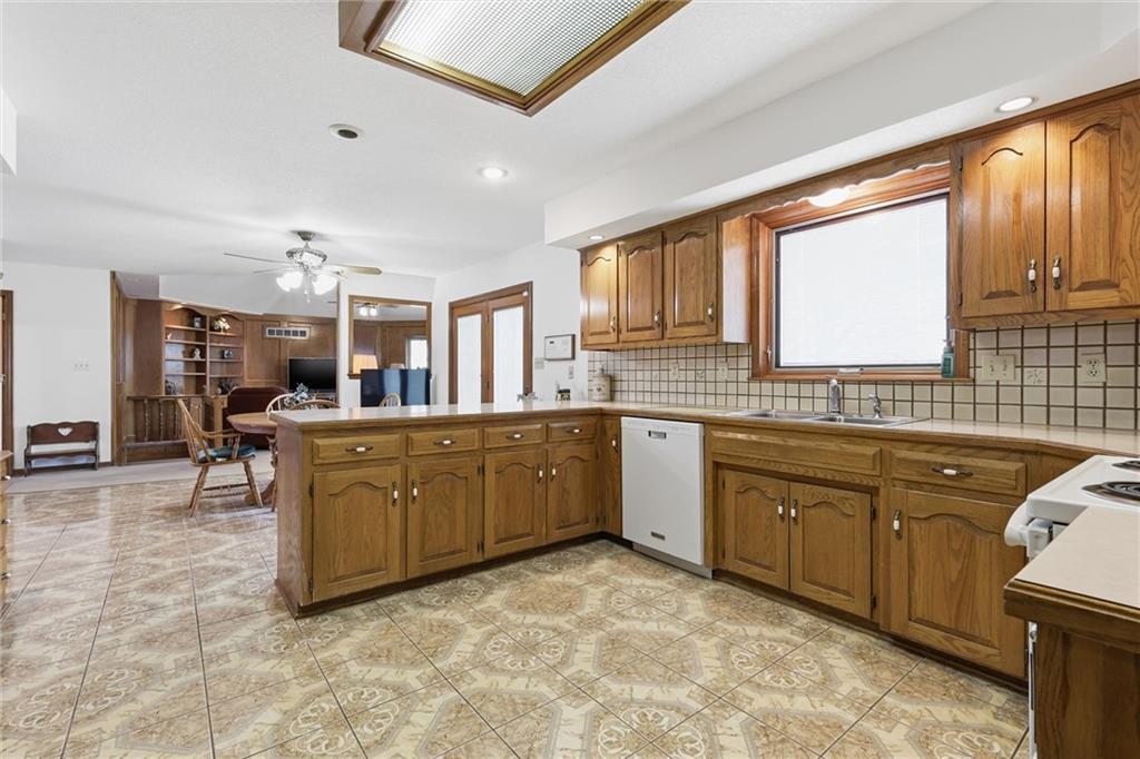 26418 South Freedom Road Harrisonville, MO 64701 - Photo 11 of 63