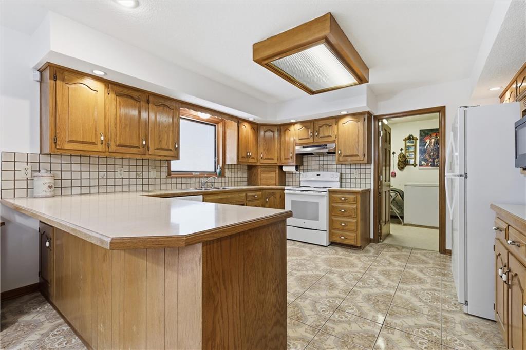 26418 South Freedom Road Harrisonville, MO 64701 - Photo 10 of 63