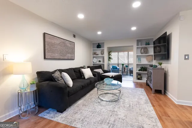 $264,900 | 8740 Roswell Road, Unit 10A, Sandy Springs, GA 30350