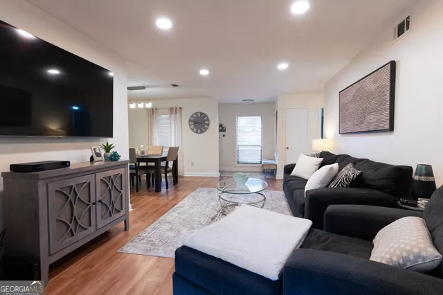 $264,900 | 8740 Roswell Road, Unit 10A, Sandy Springs, GA 30350